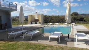 Manos Luxury Villas, Tavronitis